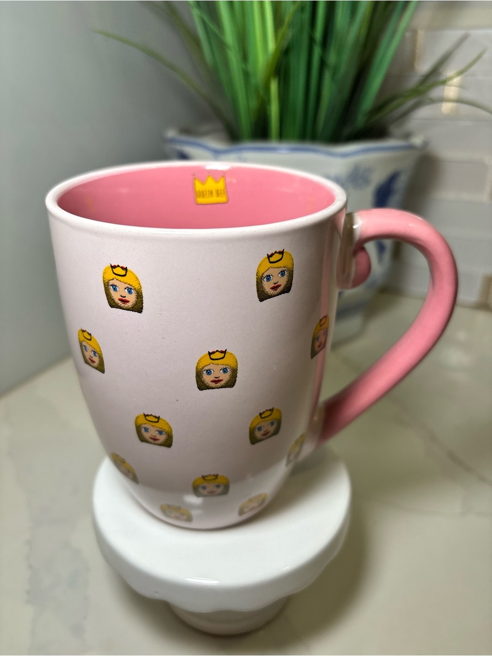 👑 Rare "Mug Me I'm Famous" Princess/Queen Emoji Mug — Pink
